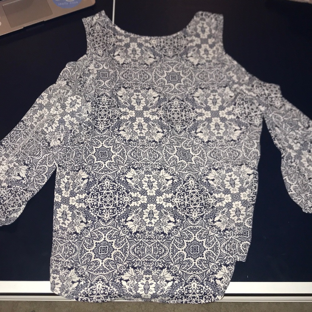 blouse - Picture 2 of 4
